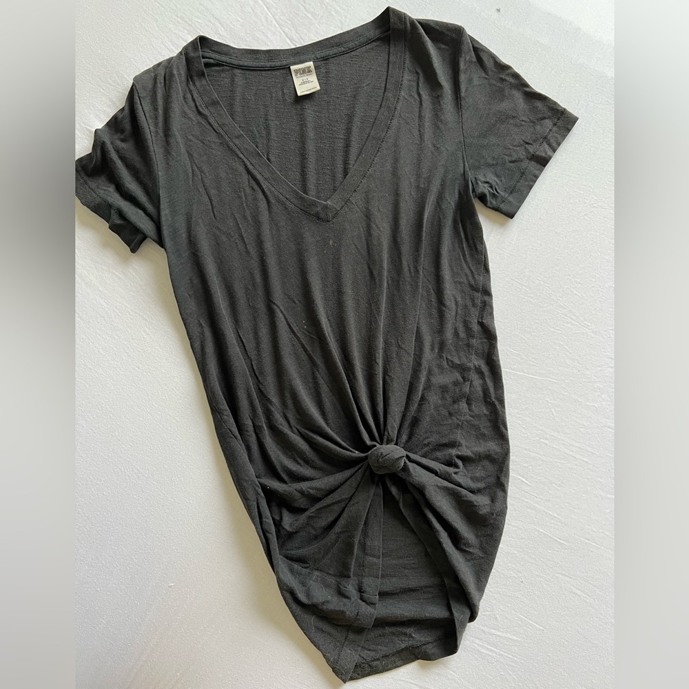 Women’s PINK black V-Neck tee